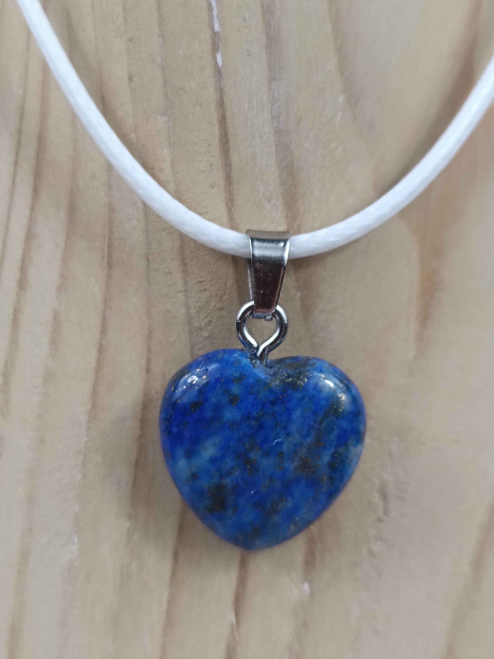 Pendentif cœur en Lapis Lazuli naturel avec cordon blanc – Qualité A – Image 3