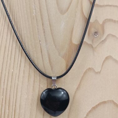 Pendentif cœur en Obsidienne noire naturelle avec cordon noir – Qualité A