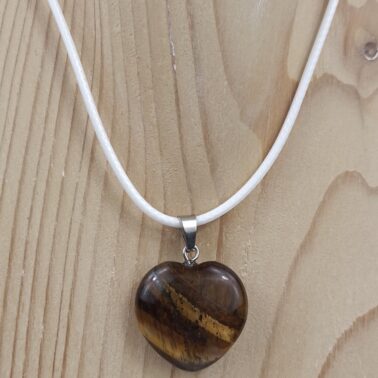 Collier cœur en Œil de Tigre naturel avec chaîne argentée – Qualité A