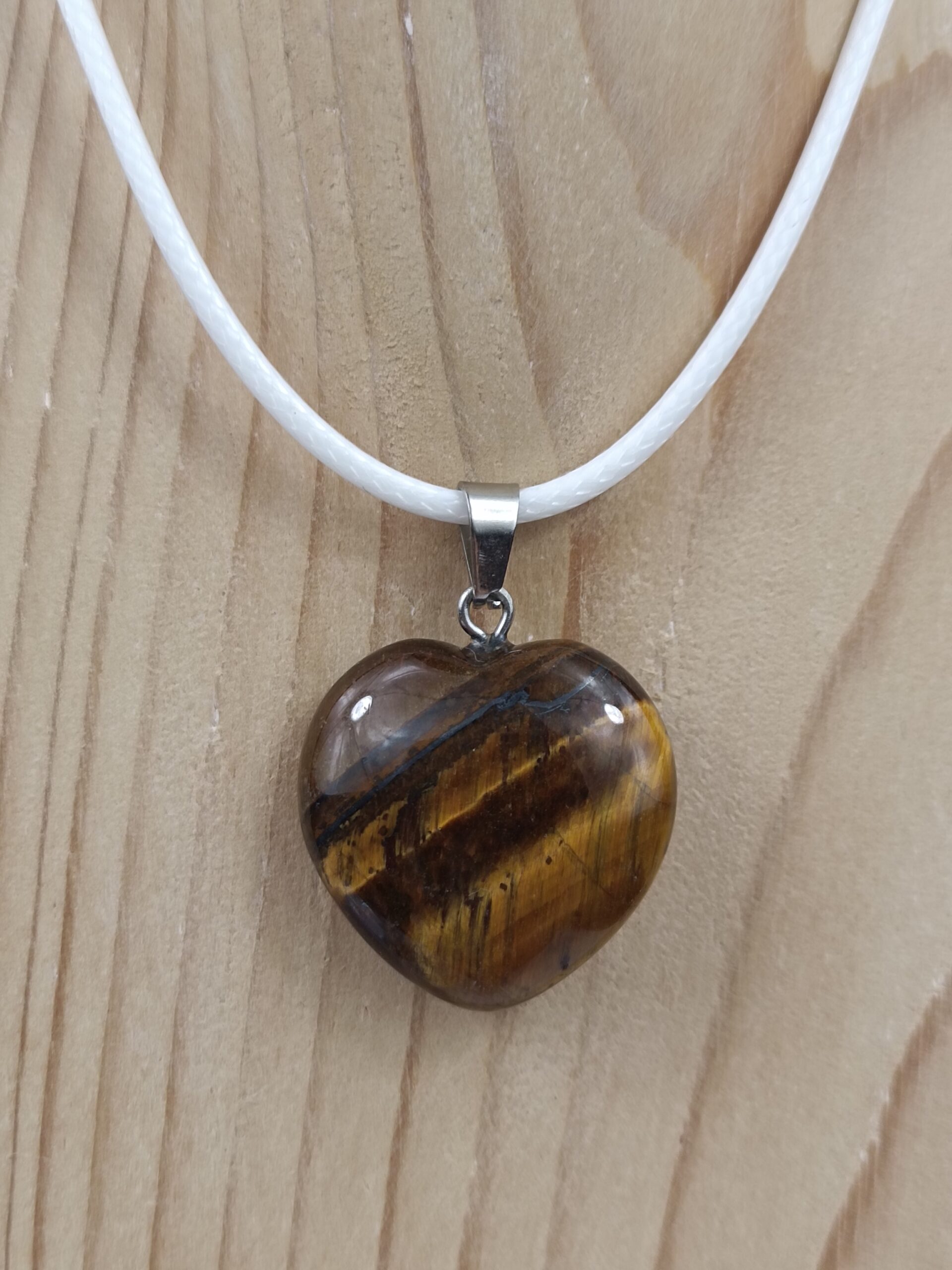 Collier cœur en Œil de Tigre naturel avec chaîne argentée – Qualité A – Image 3