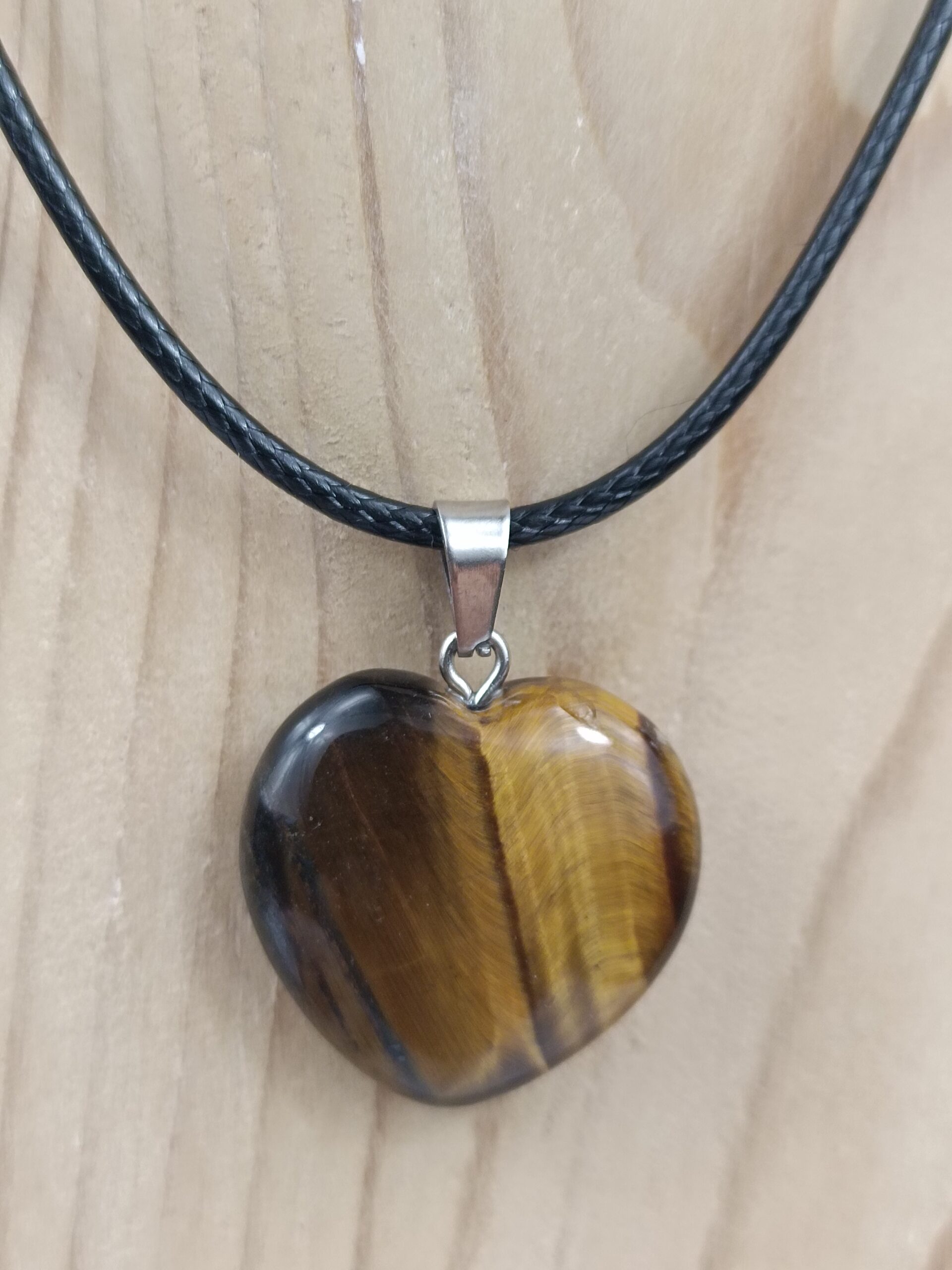 Collier cœur en Œil de Tigre naturel avec cordon noir – Qualité A – Image 2