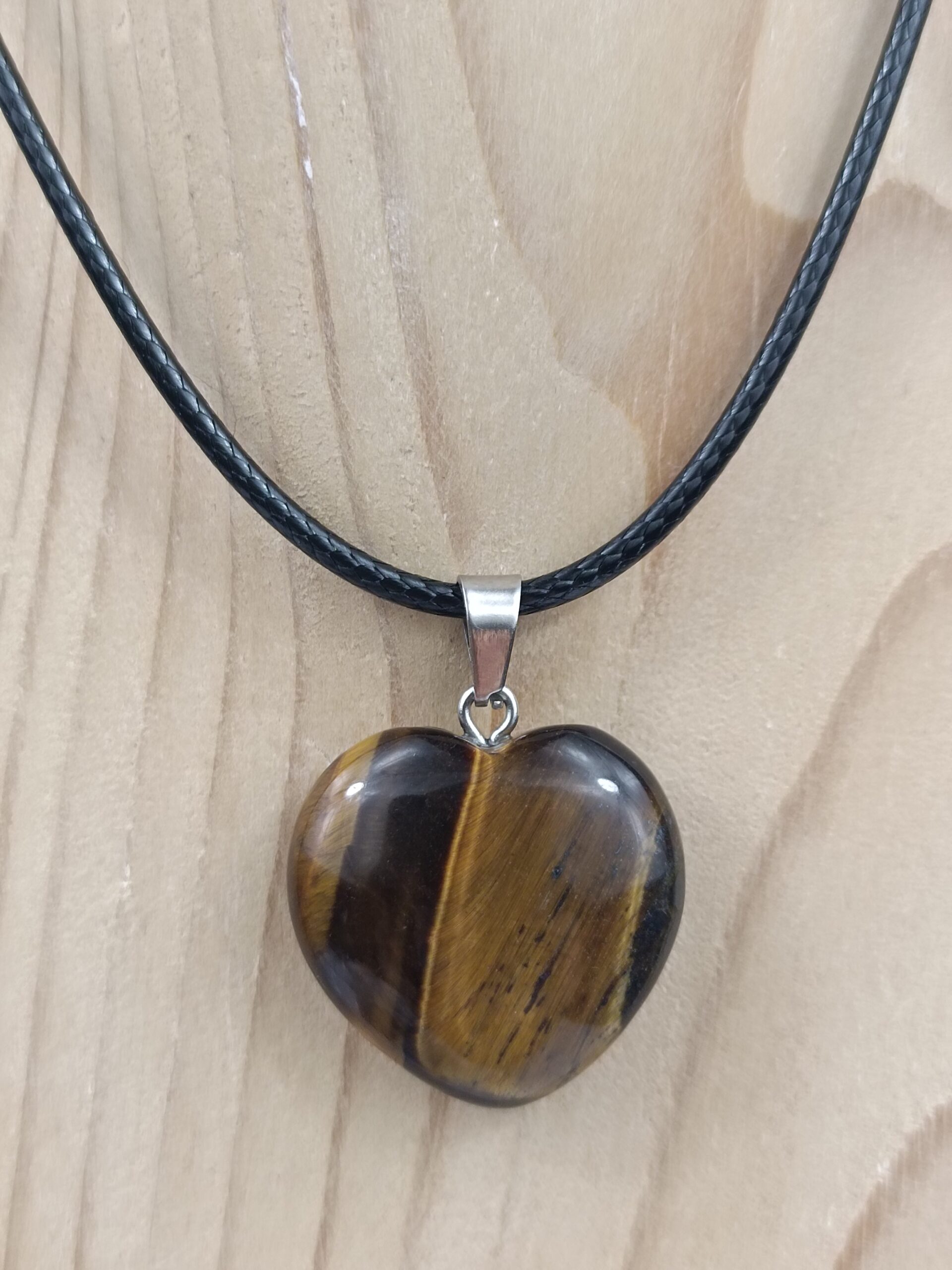 Collier cœur en Œil de Tigre naturel avec cordon noir – Qualité A – Image 3