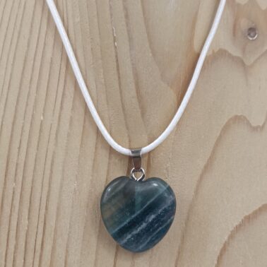 Collier pierre naturelle cœur 2 x 2 cm en fluorine multicolore