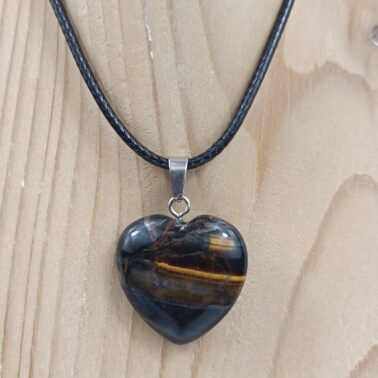 Collier cœur en Œil de faucon pierre naturelle