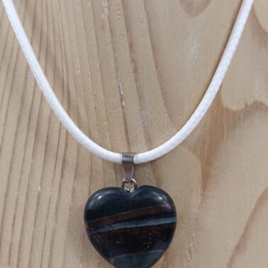 Collier cœur en Œil de faucon pierre naturelle