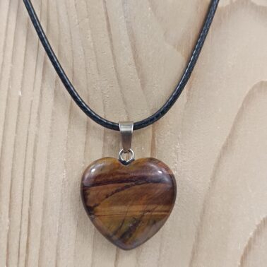 Collier cœur en Œil de taureau pierre naturelle