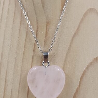 Collier quartz rose en forme de cœur 2 x 2 cm
