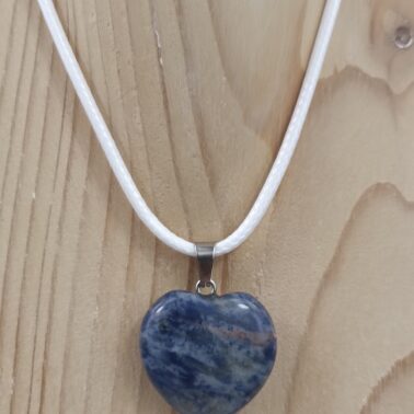 Collier cœur 2x2 cm en pierre naturelle Sodalite