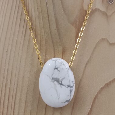 Collier Pierre percée en Howlite blanche, provenance du Zimbabwe