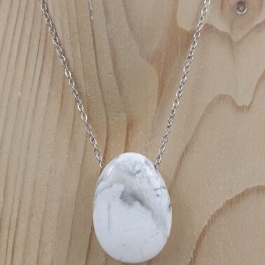 Collier Pierre percée en Howlite blanche, provenance du Zimbabwe