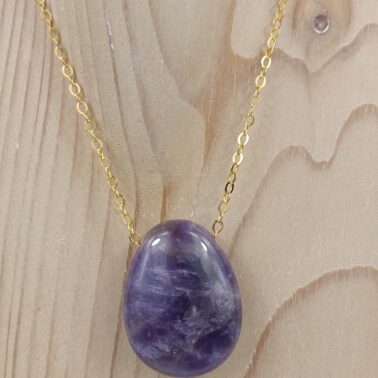Collier Pierre percée en Améthyste rubanée, provenance du Brésil