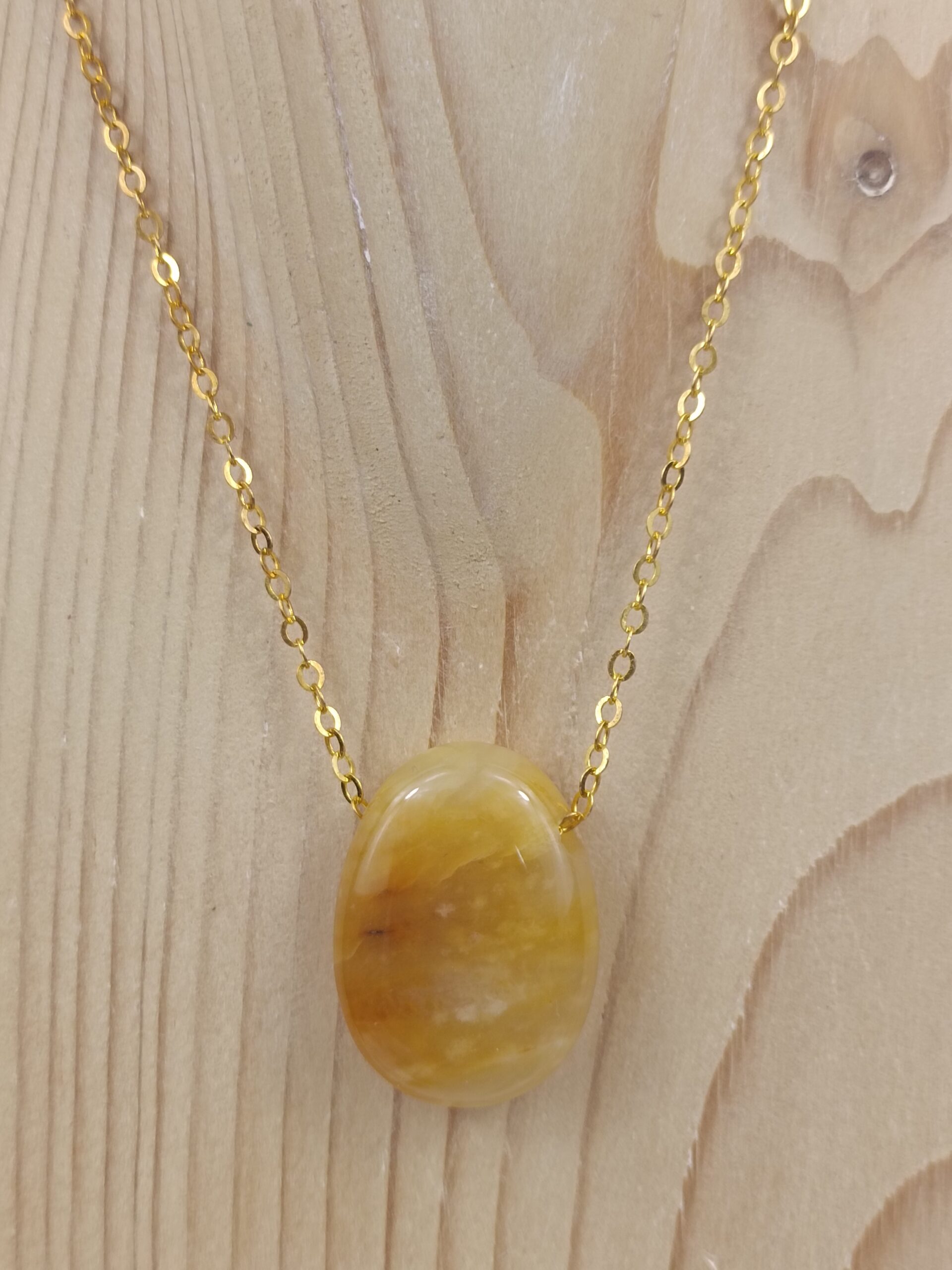Collier Pierre percée en Aventurine jaune, provenance du Brésil