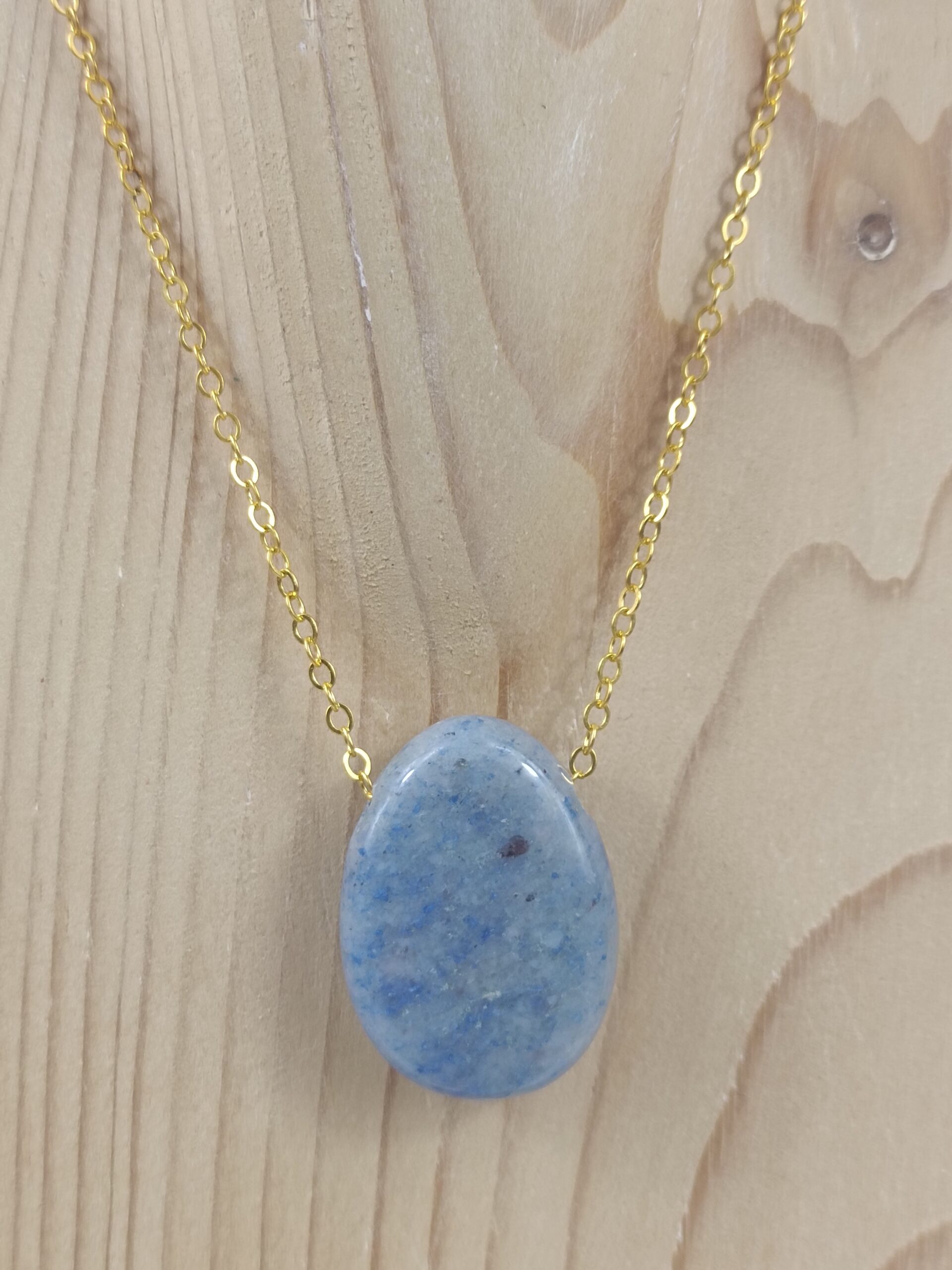 Collier Pierre percée en Aventurine bleue, provenance du Brésil