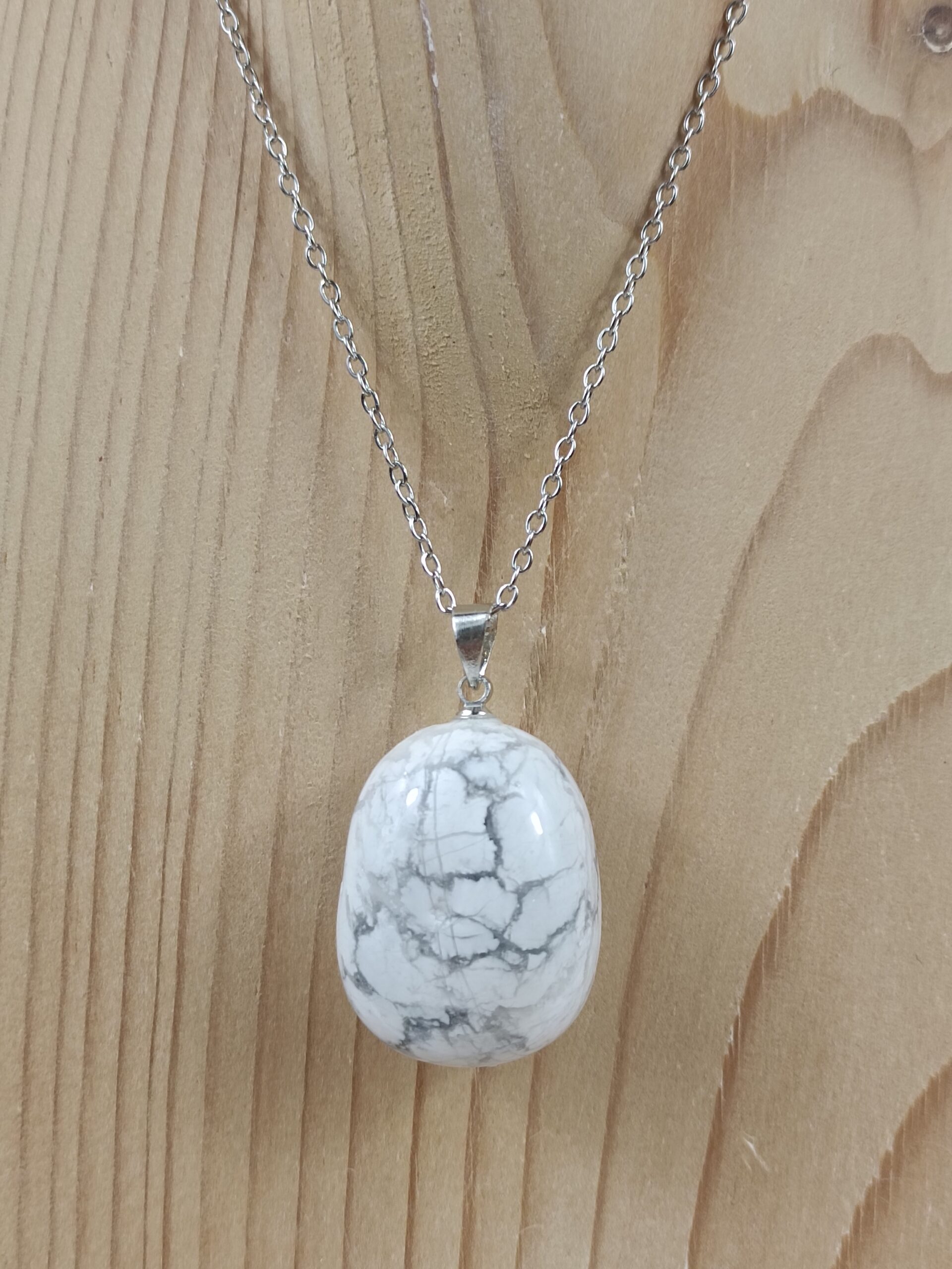 Collier Pierre roulée en Howlite blanche, provenance du Zimbabwe