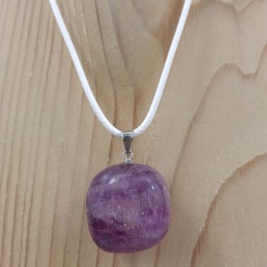 Collier Pierre roulée en Fluorine violette provenance de Chine