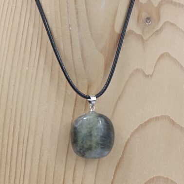 Collier Pierre roulée en Labradorite qualité A de Madagascar