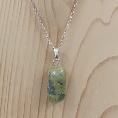 Collier Serpentine avec chaîne argentée – Pierre naturelle des USA
