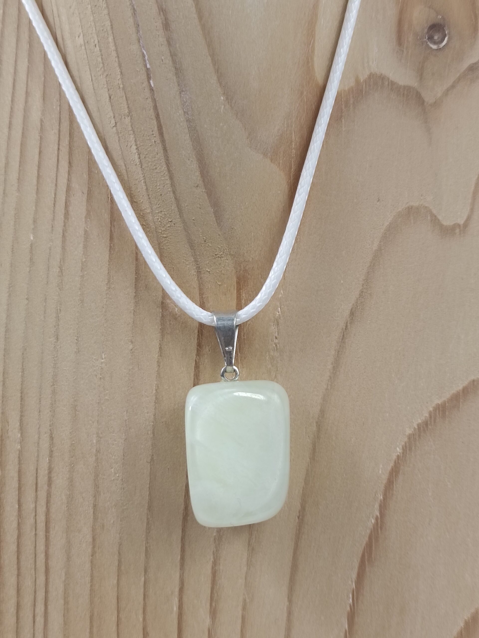 Collier Jade de Chine qualité A avec cordon – Pierre naturelle