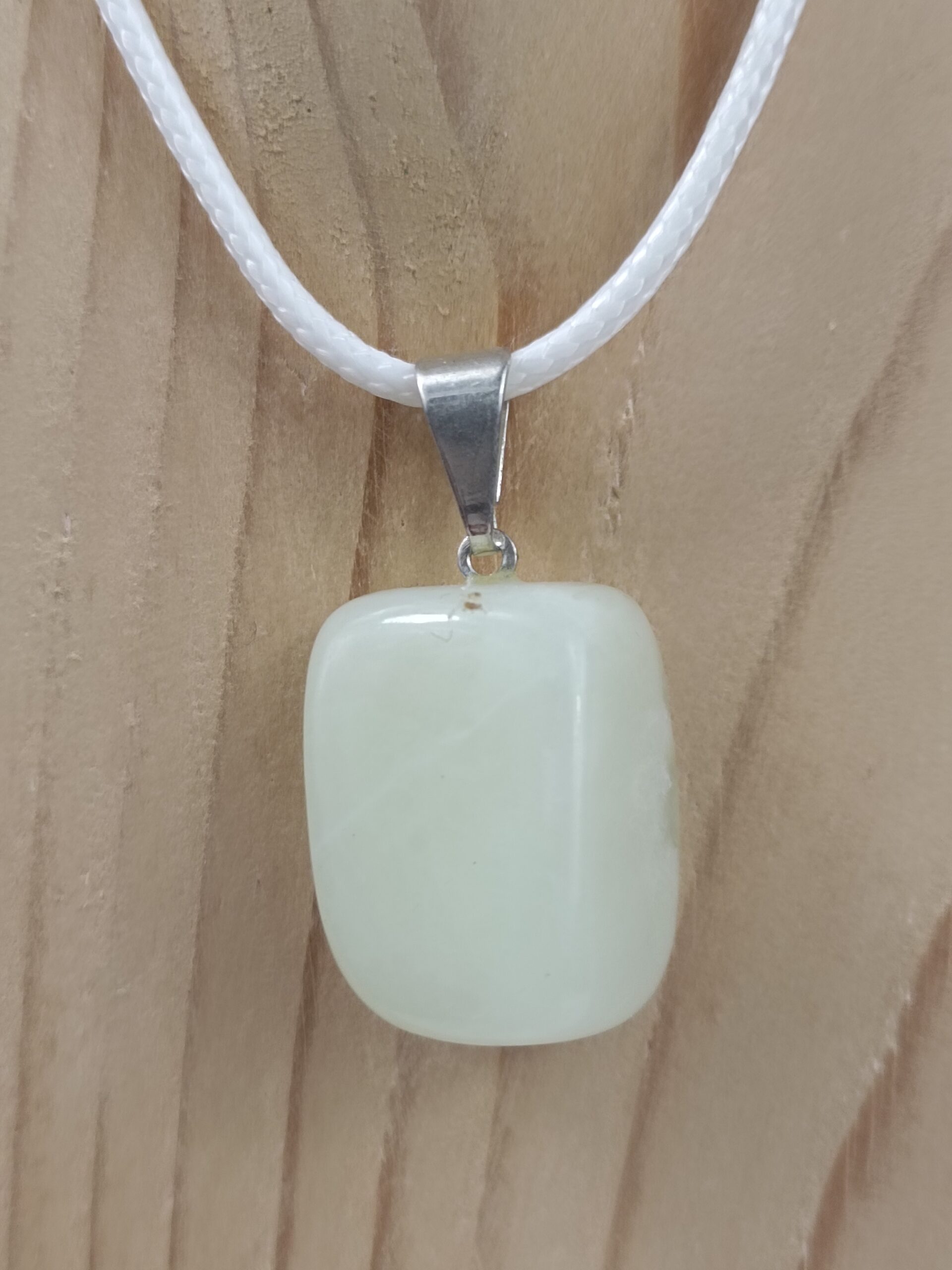 Collier Jade de Chine qualité A avec cordon – Pierre naturelle – Image 2