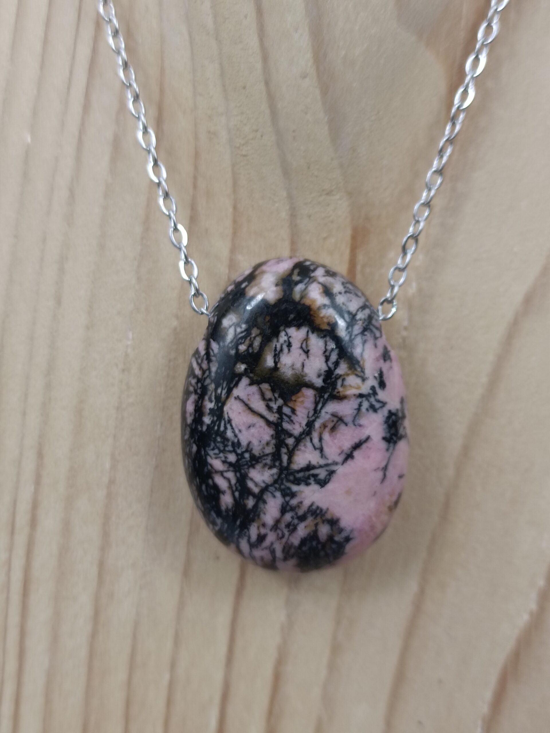 Collier Rhodonite pierre percée naturelle qualité A – Image 3