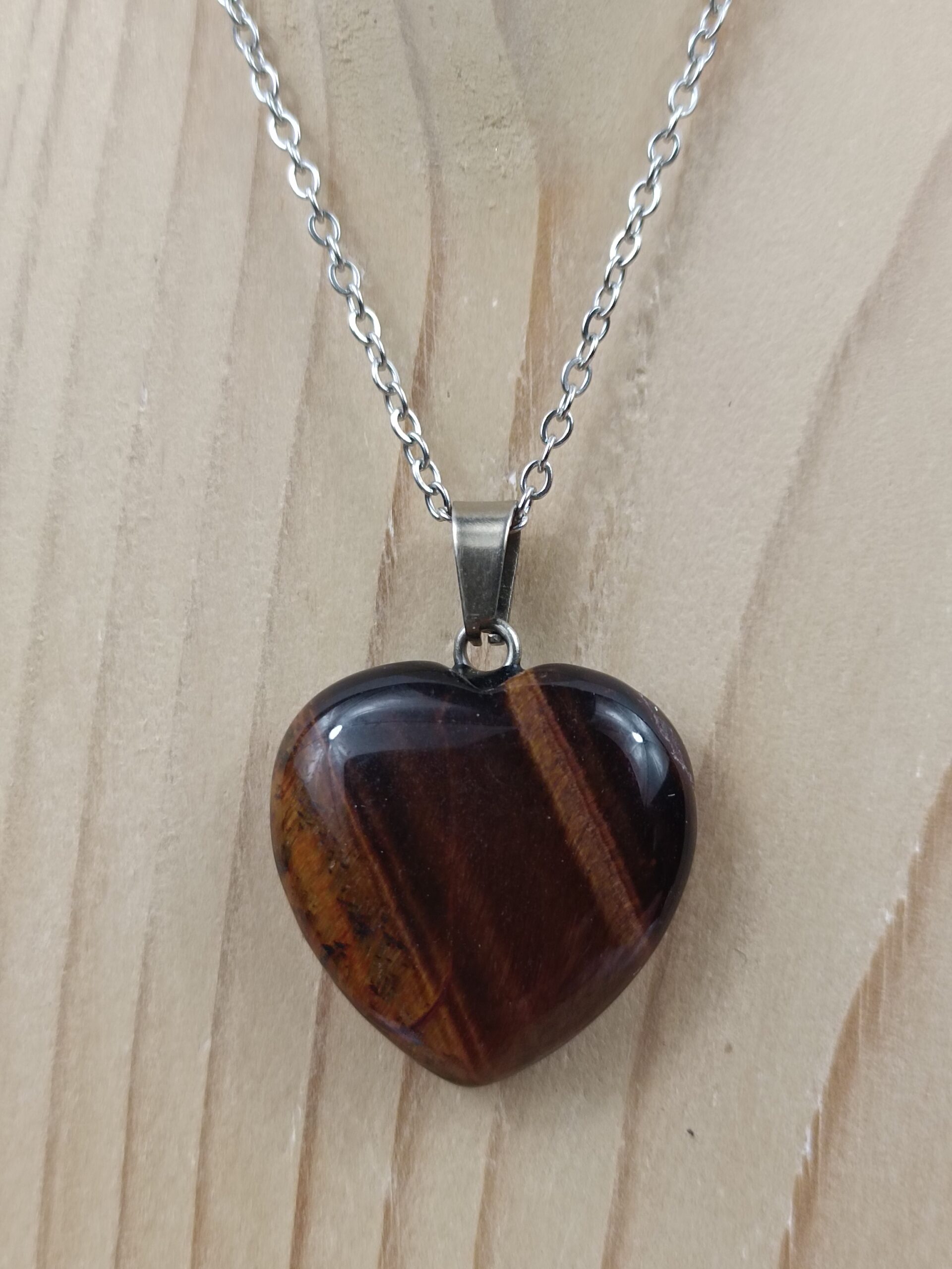 Collier cœur en Œil de taureau pierre naturelle – Image 2