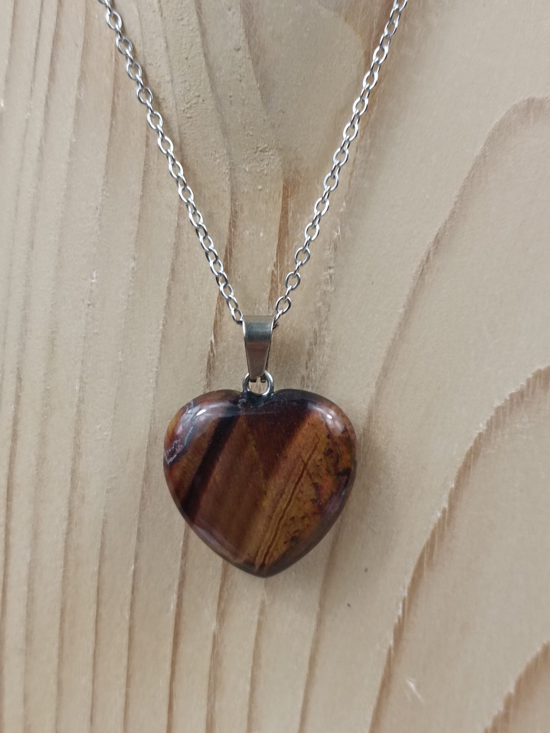 Collier cœur en Œil de taureau pierre naturelle – Image 3