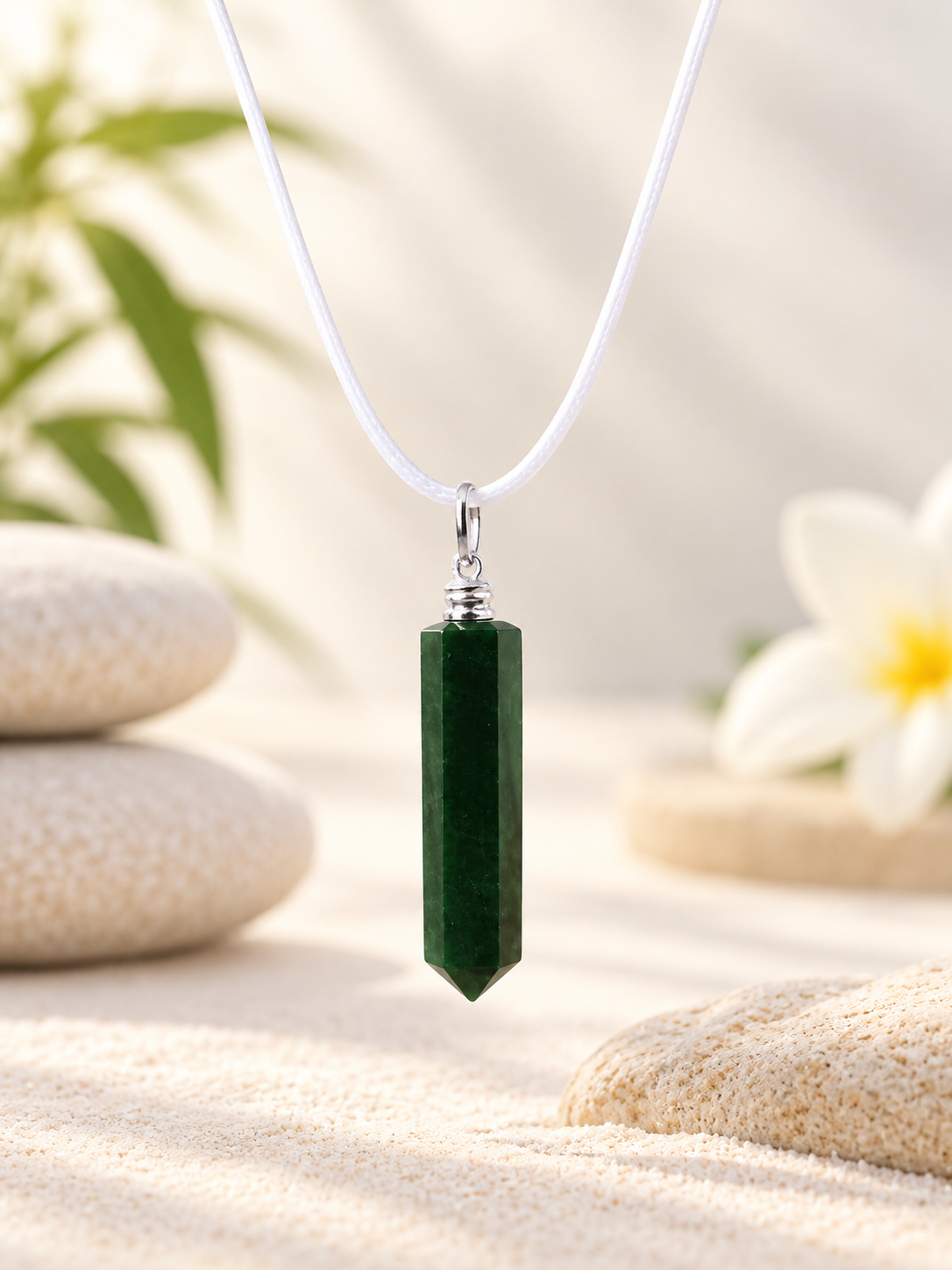 Collier pendentif pointe en pierre naturelle Aventurine verte