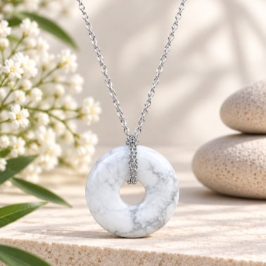 Collier Donut en Howlite blanche naturelle avec chaîne argentée – Qualité A
